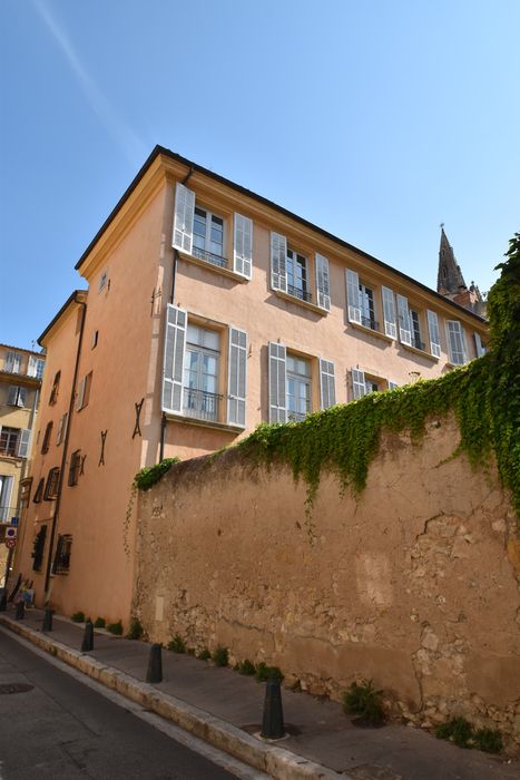 façades sud et ouest depuis la rue Peyssonnel, vue partielle