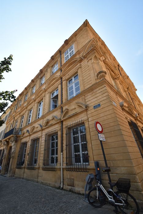 façade nord sur le cours Mirabeau