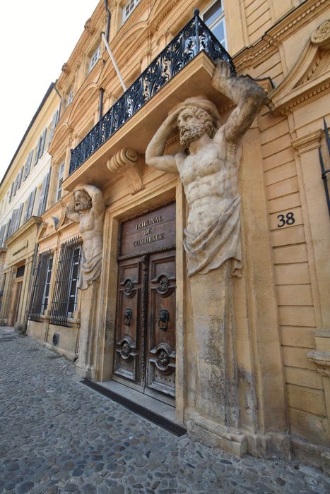 portail d'accès sur le cours Mirabeau