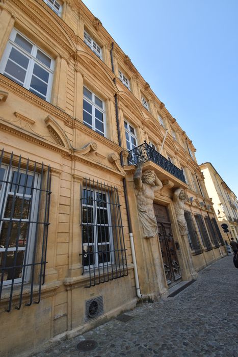 façade nord sur le cours Mirabeau