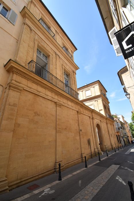 façade nord sur la rue de l'Opéra