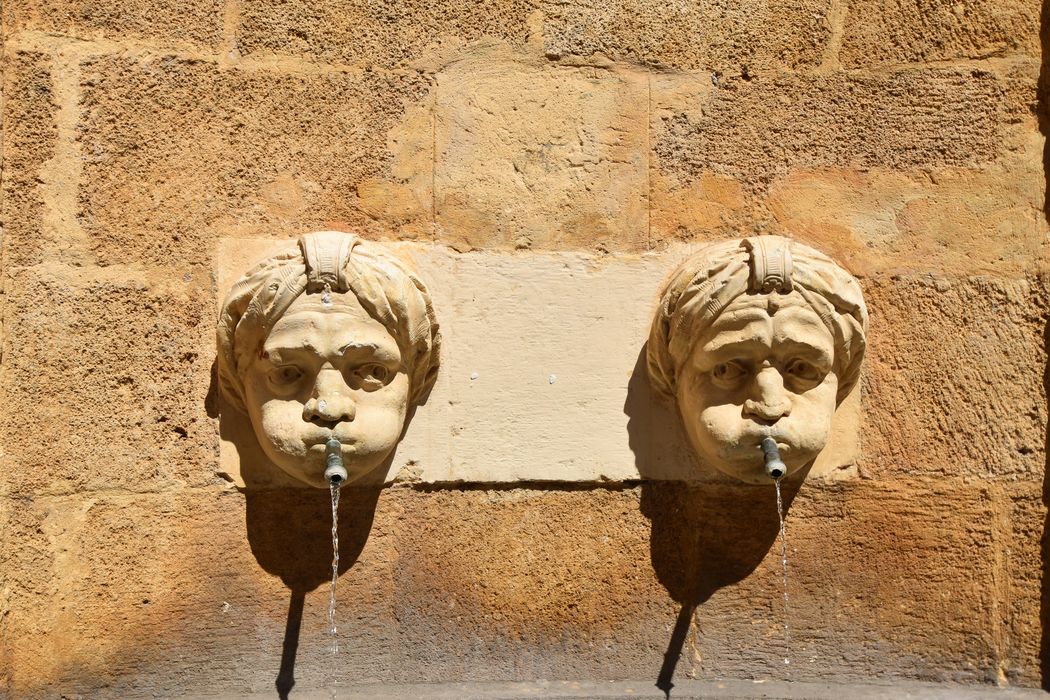 détail des mascarons