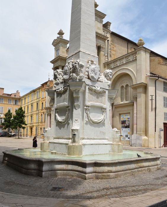 vue partielle de la fontaine