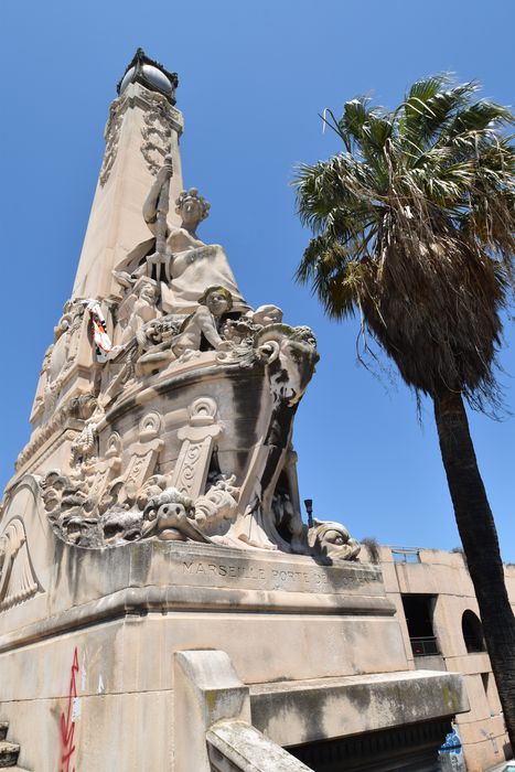 statue monumentale : Marseille porte de l'Orient