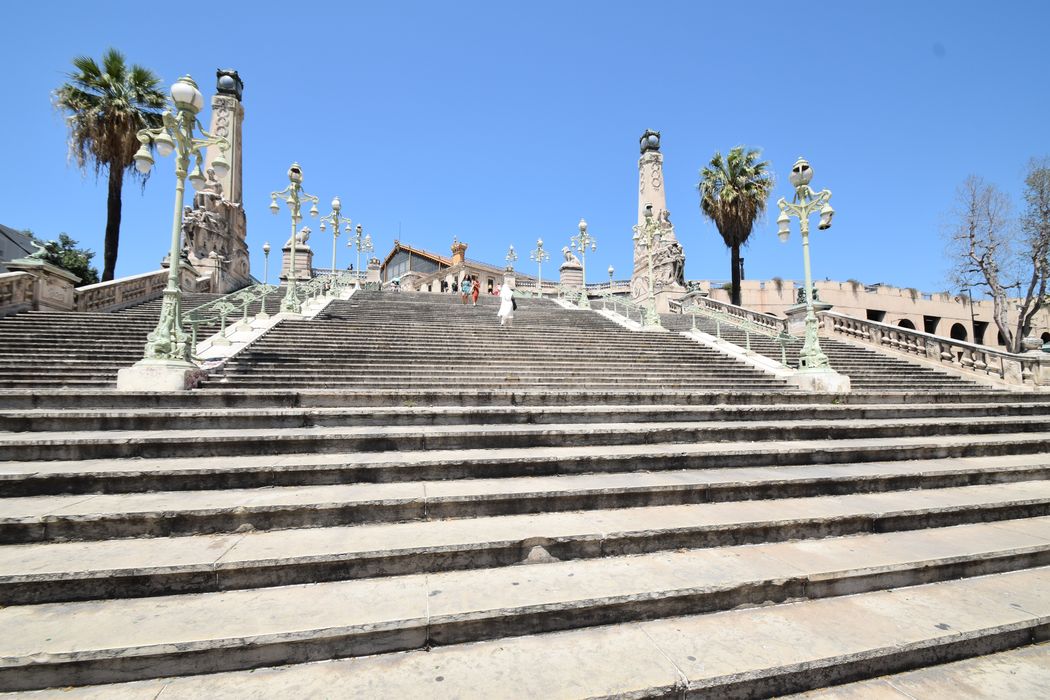 vue générale de l 'escalier depuis le 1er repos