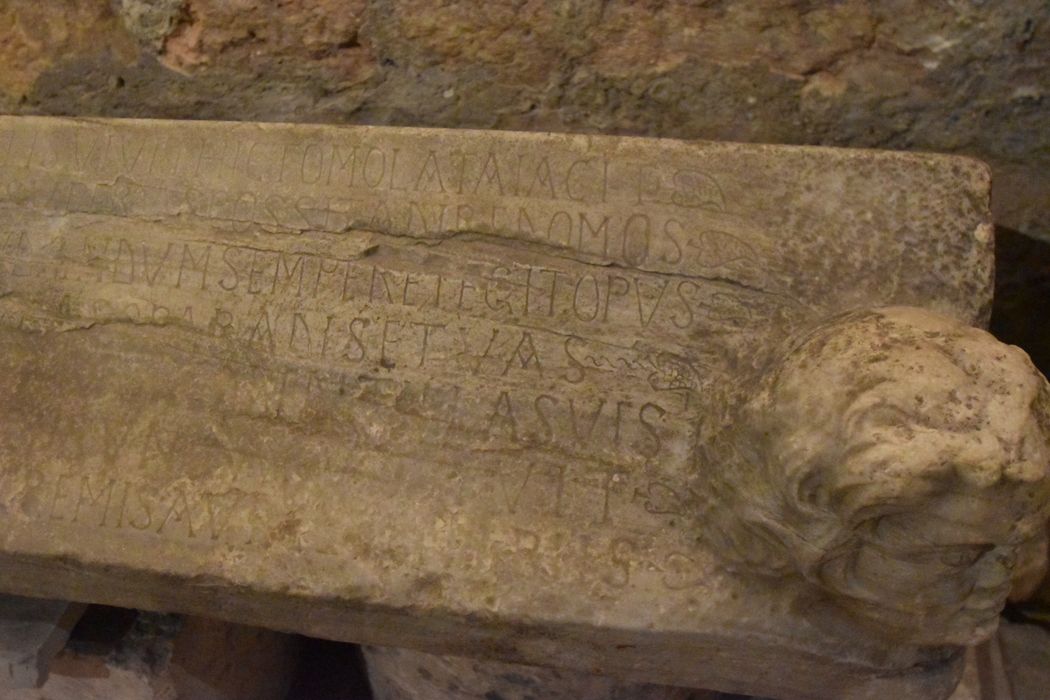 sarcophage, détail des inscriptions