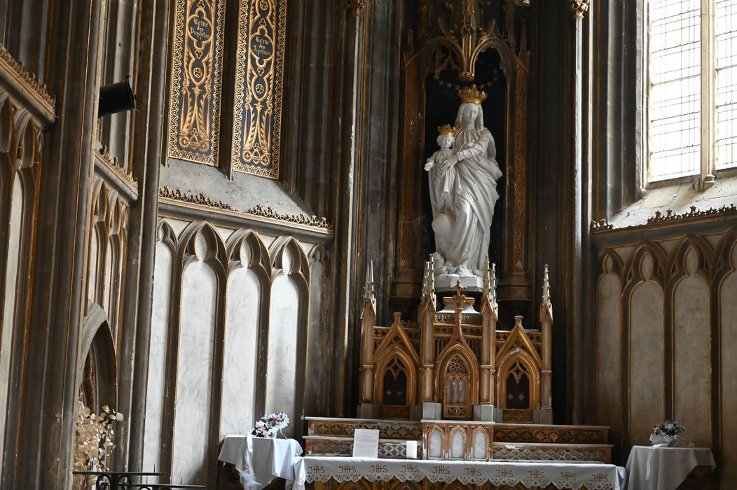 Statue : Vierge à l'Enfant