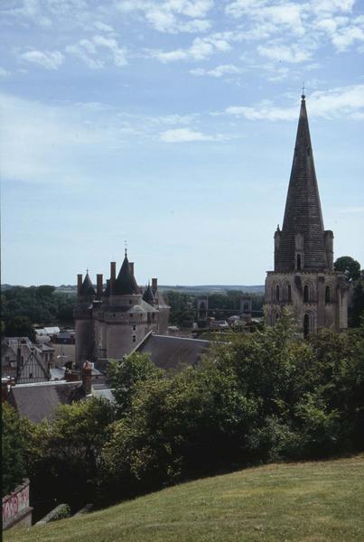 Tour du château et clocher de l'église