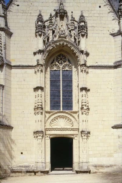 Chapelle : porte d'entrée ouest