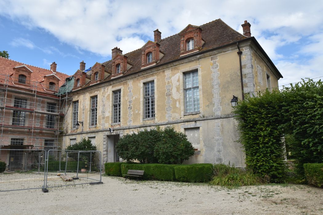 aile latérale est, façade ouest