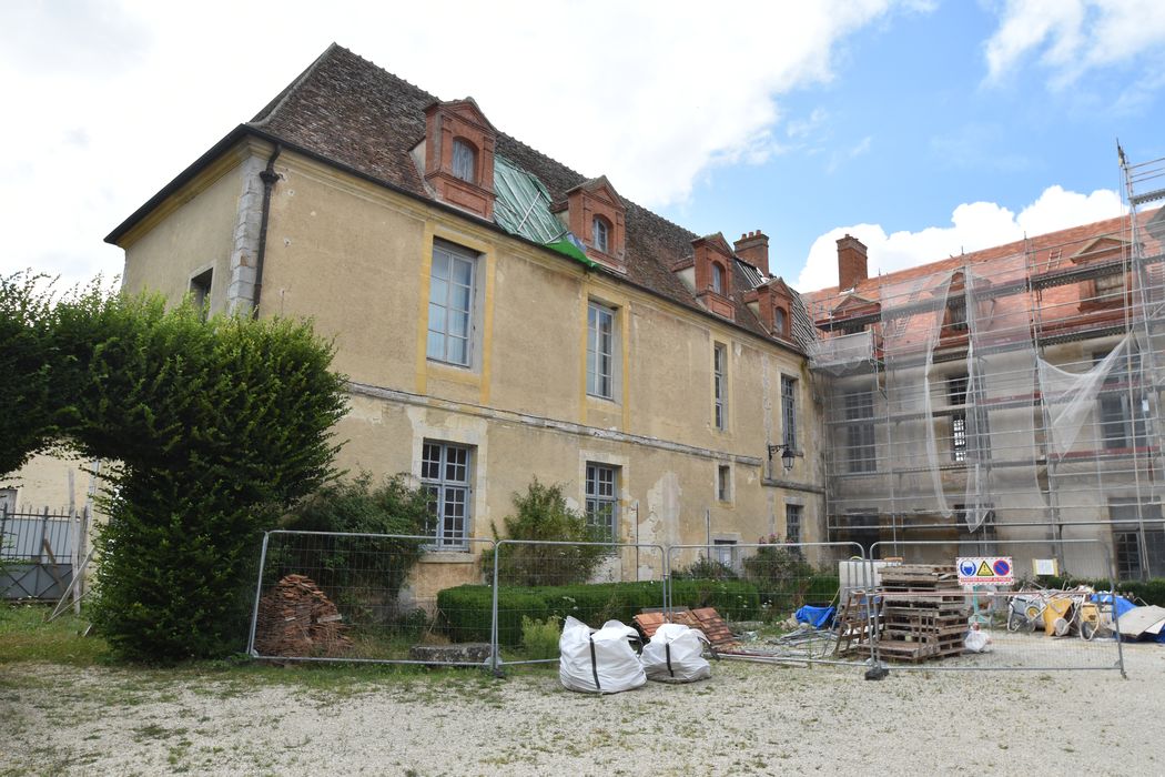 aile latérale ouest, façade est