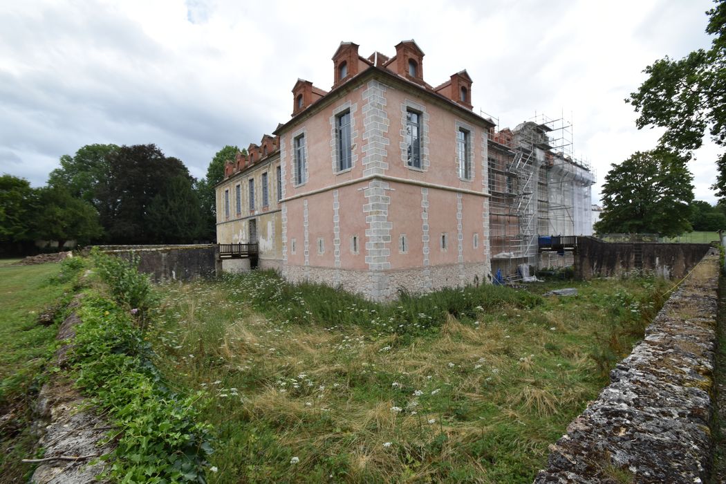 pavillon d'angle nord-est, façades nord et est