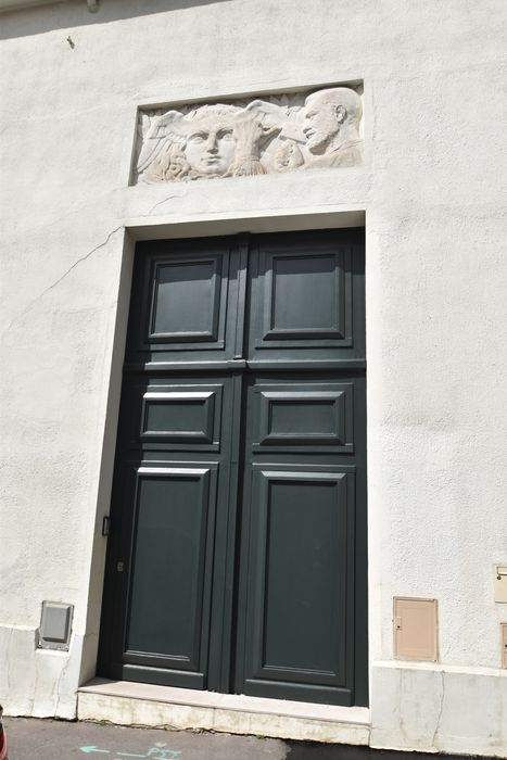 porte d’accès sur la rue Simon Dereure