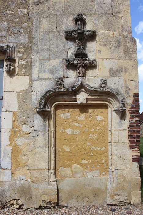 logis du prieur, façade sud, ancienne porte d'accès