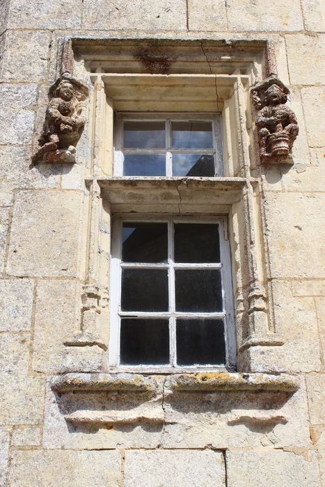 logis des moines, tourelle d'escalier, détail de la 1ère baie