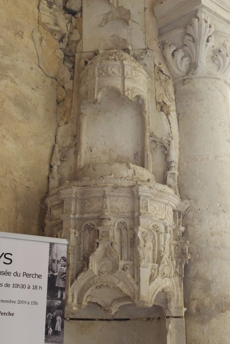 chapelle du prieur, détail d'une niche et de son dais