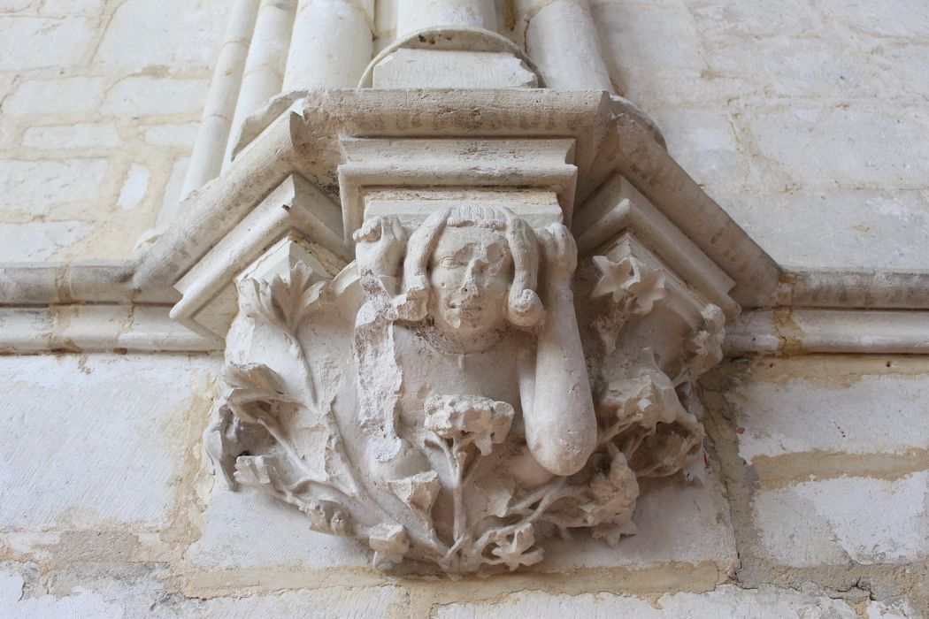 église, nef, détail d'un culot sculpté