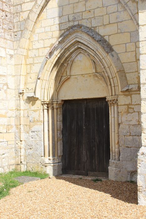 église, portail d'accès ouest