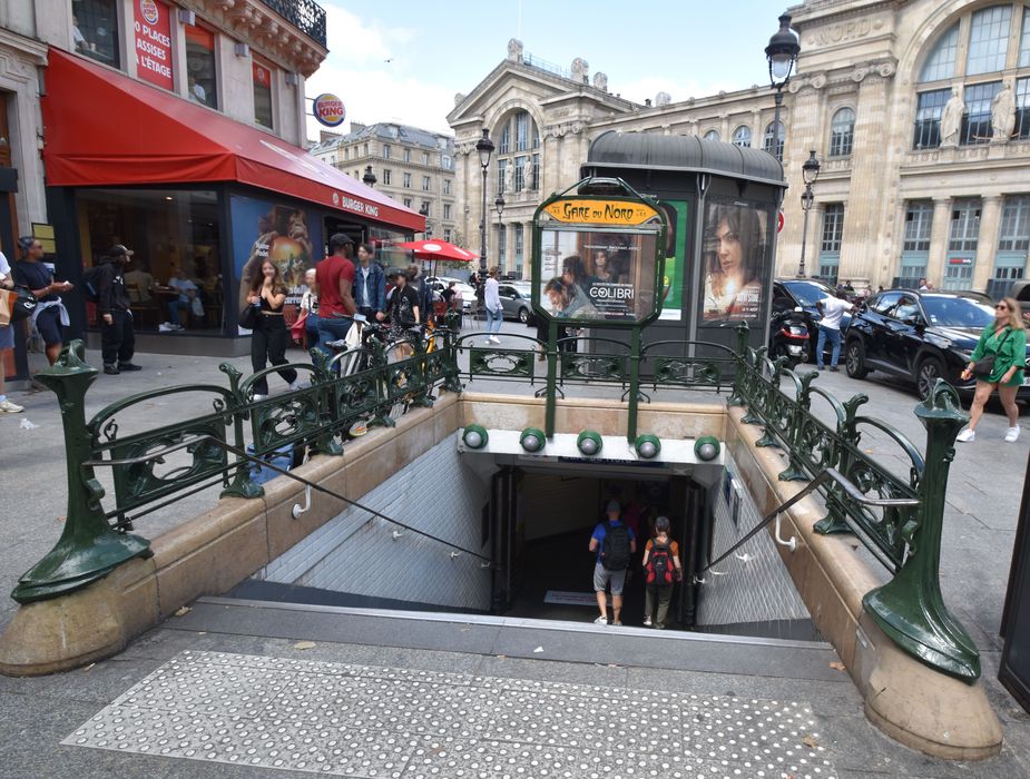 Entrée du métro au niveau du n°9