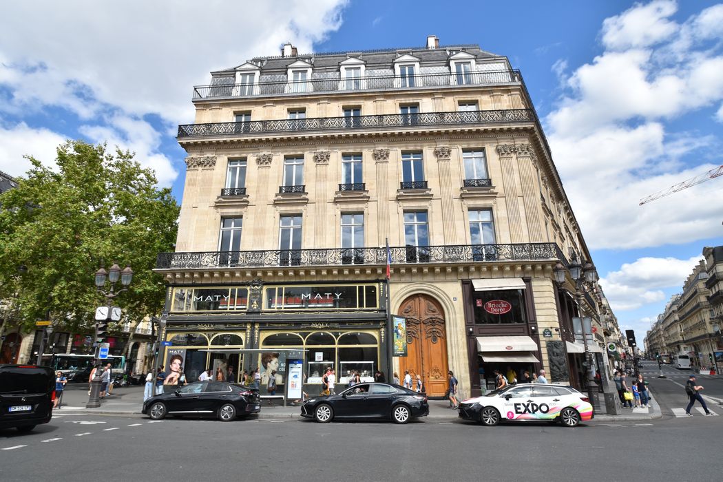 façade sur la place de l'Opéra