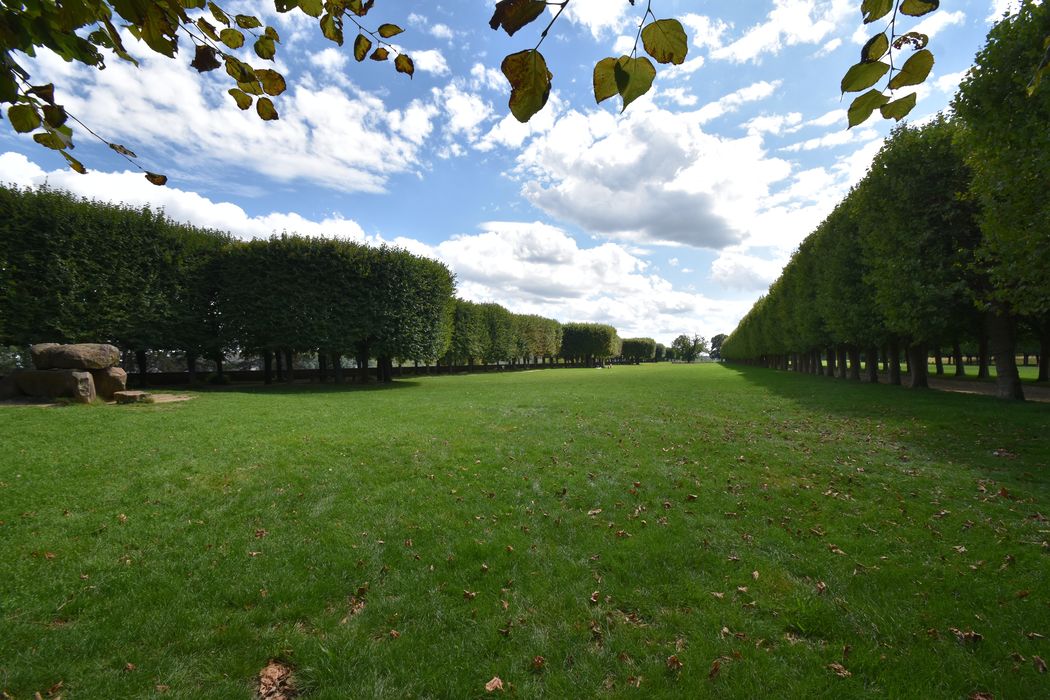 parc, grande perspective sud depuis la grille d'accès nord