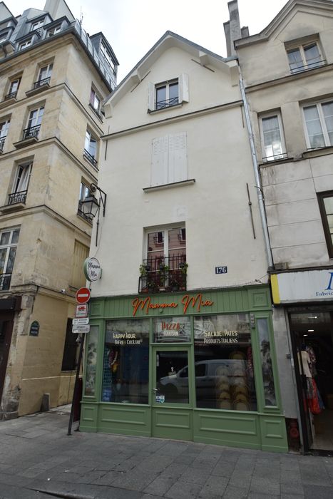 façade sur la rue Saint-Denis