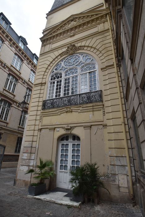 façade sud-ouest sur rue