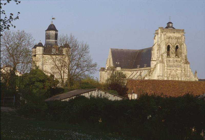 Ensemble nord-ouest et le beffroi