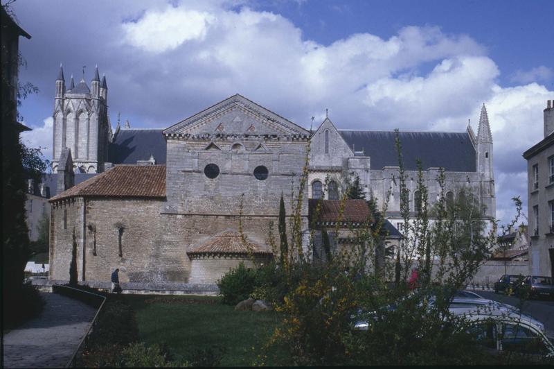 Ensemble sud, clocher de la cathédrale à l'arrière-plan