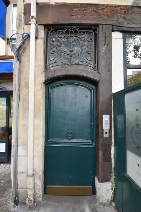 porte d’accès sur rue