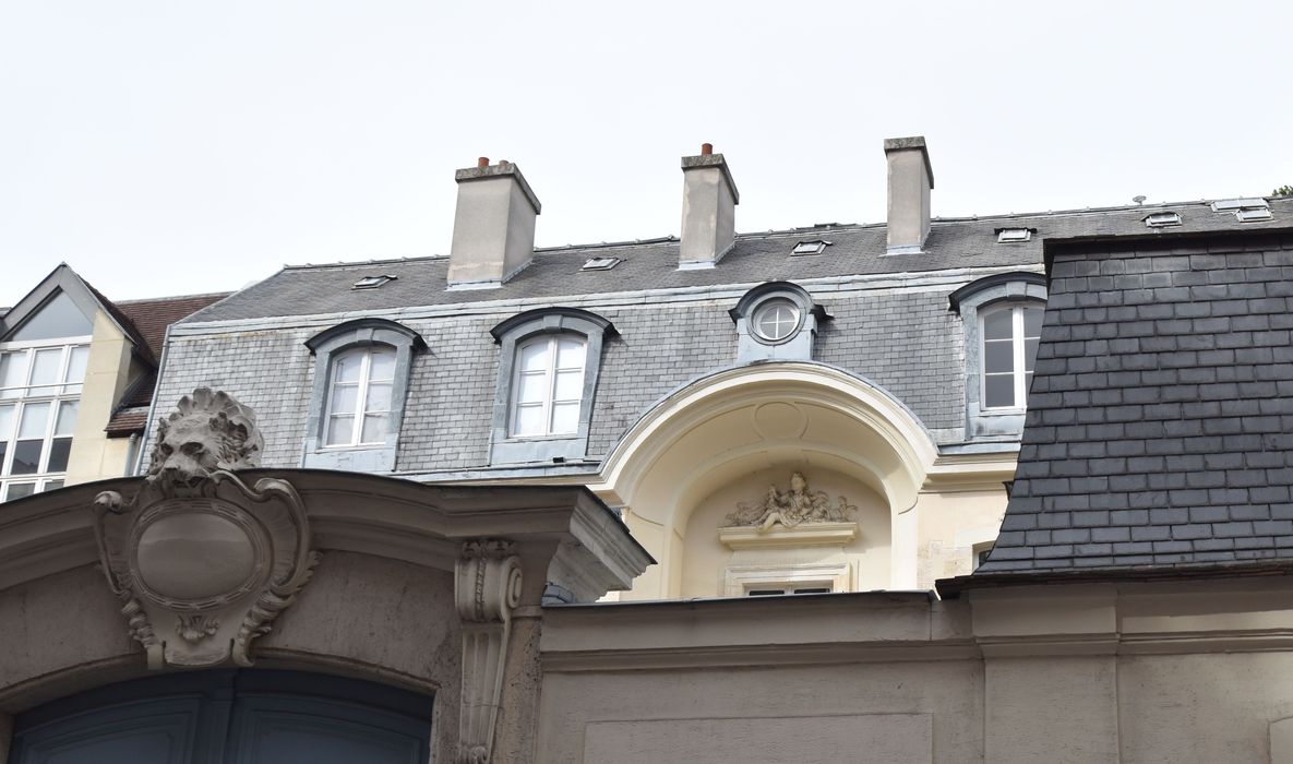 façade sur cour, vue partielle