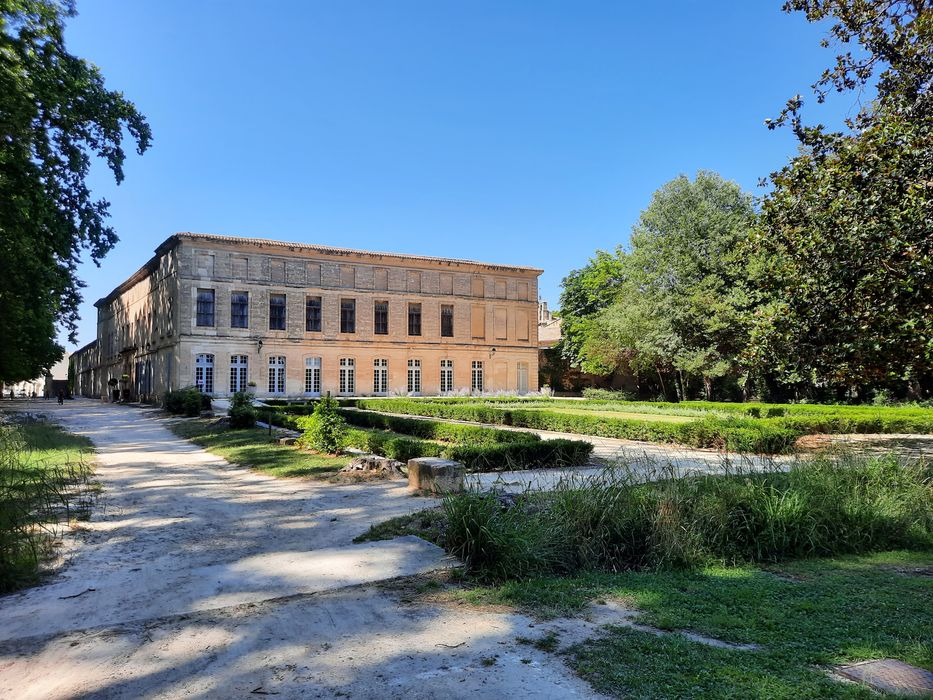 vue générale du château dans son environnement depuis le Sud