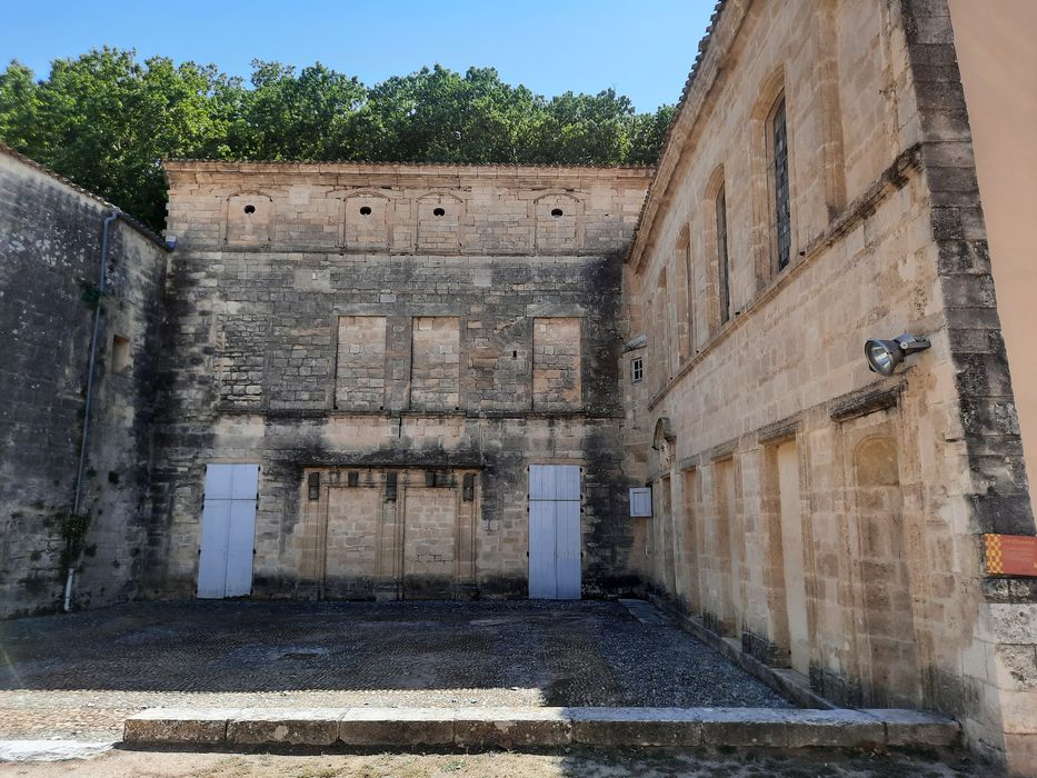 façades est et sud sur la cour est