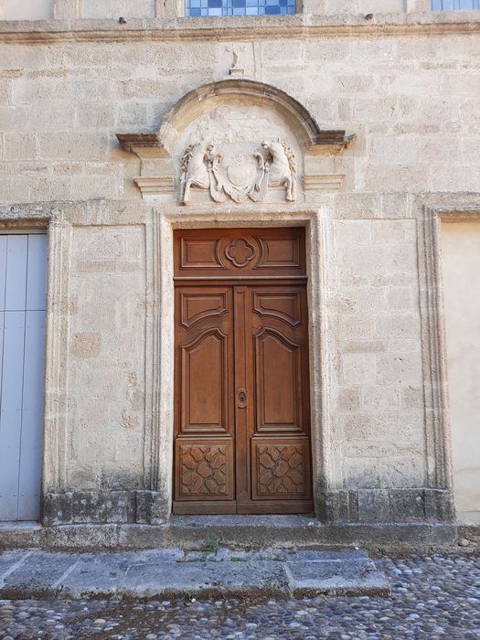 façade sud sur la cour est, porte d’accès