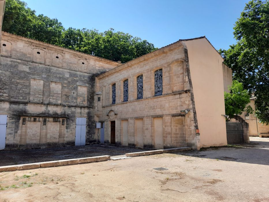 façades est et sud sur la cour est, vue partielle