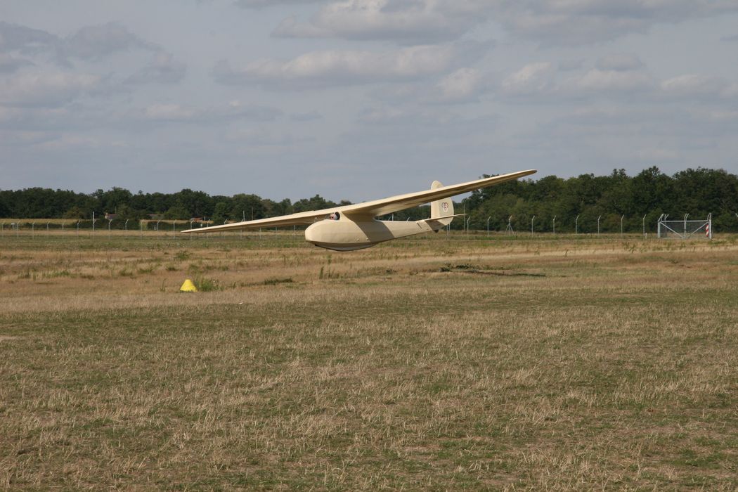 planeur Avia 40 P n° 117 immatriculé F-AZQP (ex BGA 680)