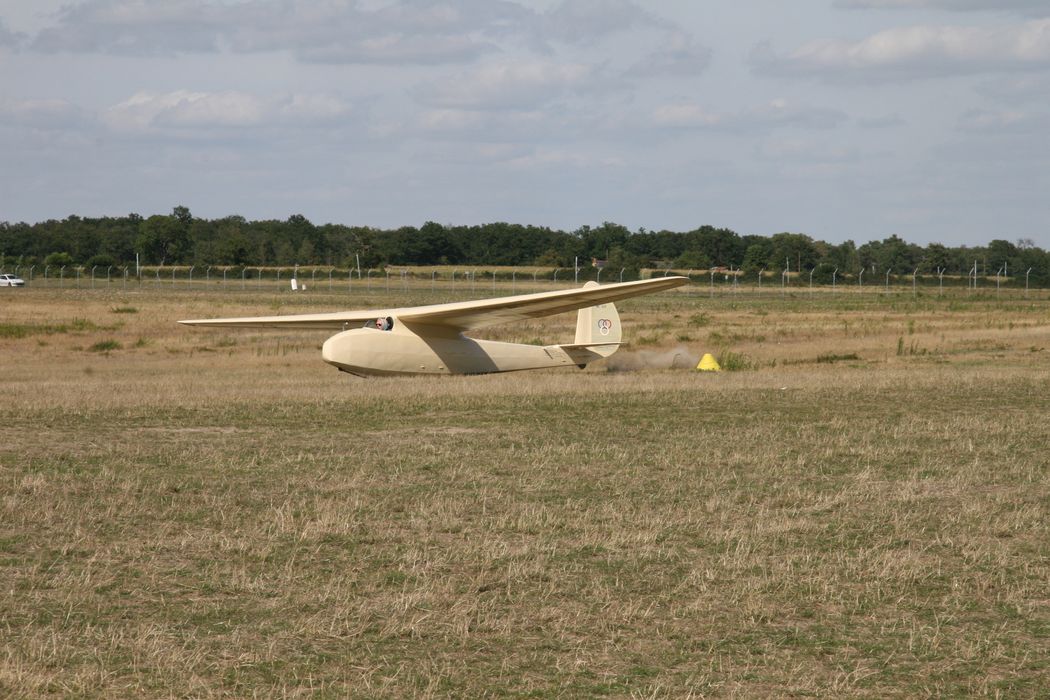 planeur Avia 40 P n° 117 immatriculé F-AZQP (ex BGA 680)