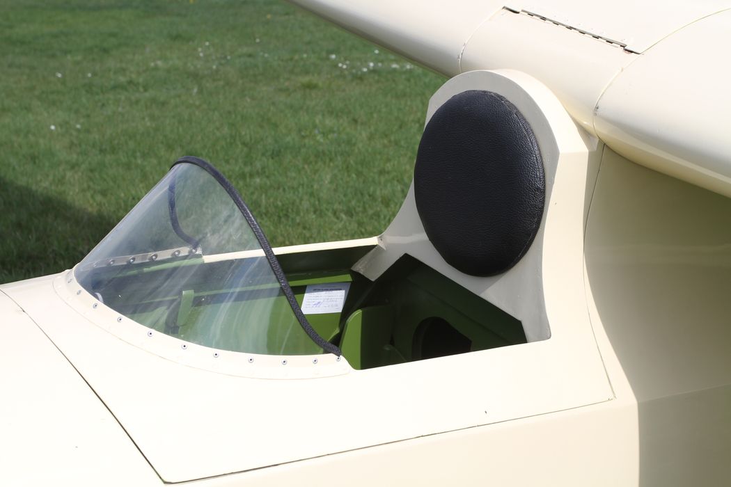 planeur Avia 40 P n° 117 immatriculé F-AZQP (ex BGA 680), détail