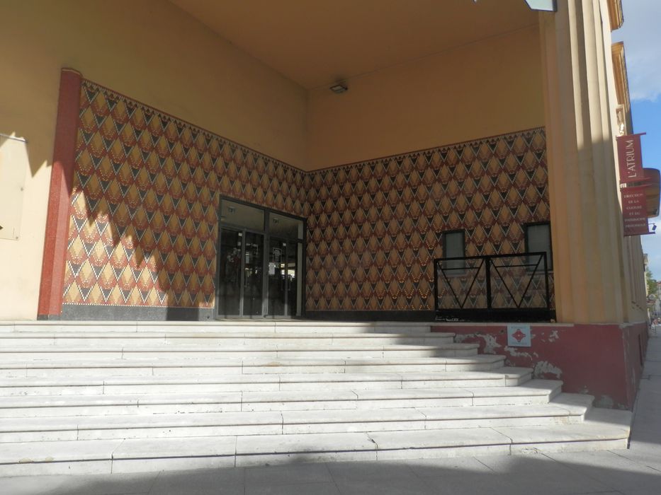 entrée de l’ancien casino, façade nord-ouest, vue partielle