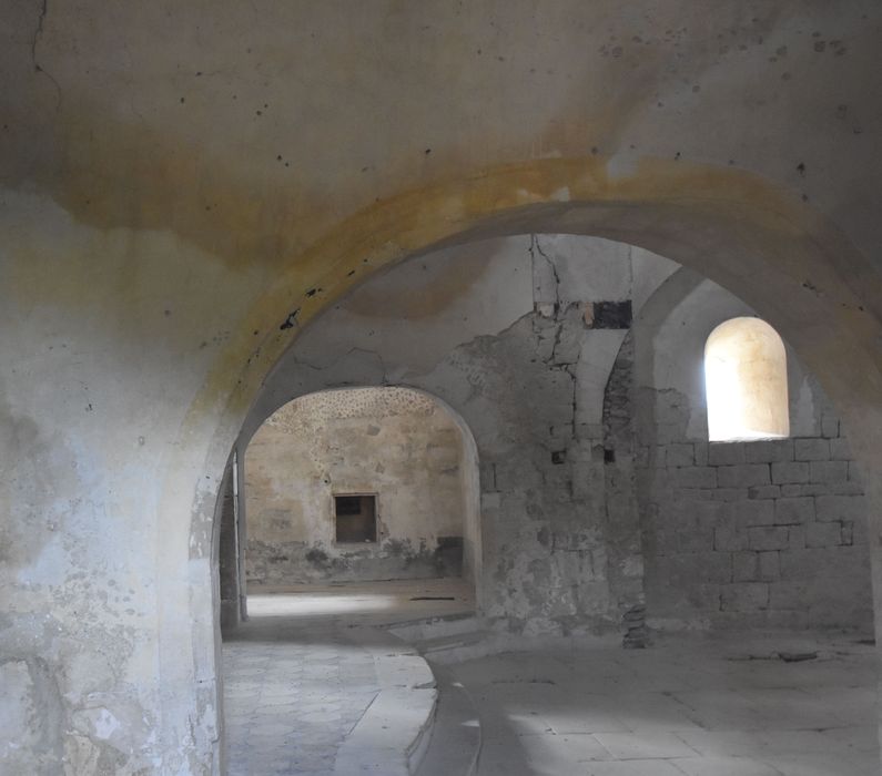 chapelle, espace intérieur, vue partielle