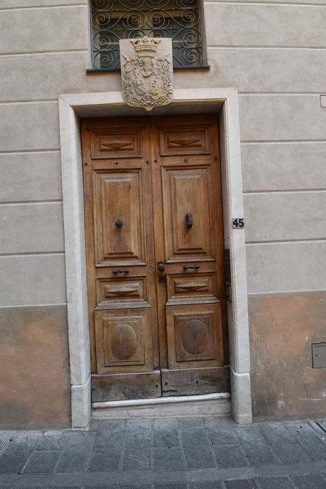 façade ouest, porte d’accès centrale