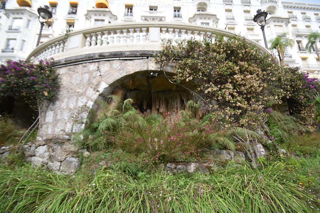 extrémité du mur de la terrasse sud