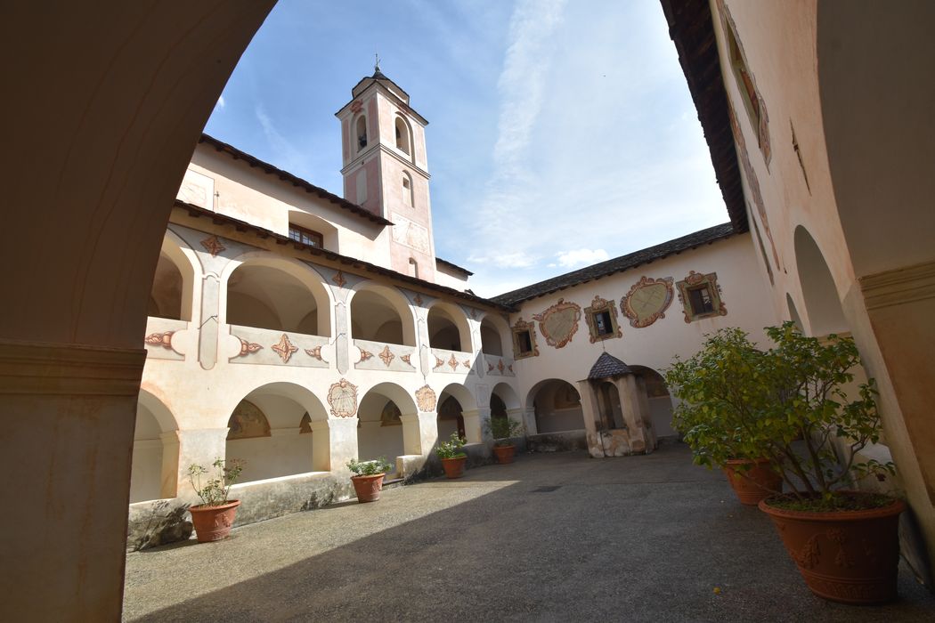 cloître, vue générale depuis l’angle des galeries ouest et sud