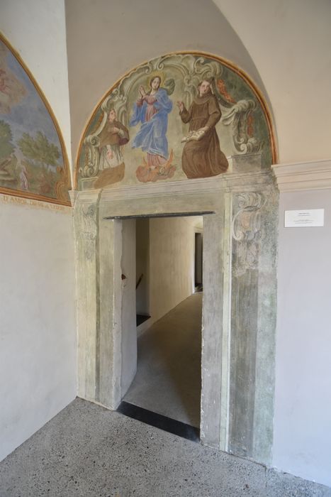 cloître, galerie est, peinture monumentale : Vierge Immaculée