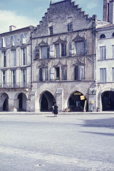 Façade à pignon sur la place de la cathédrale