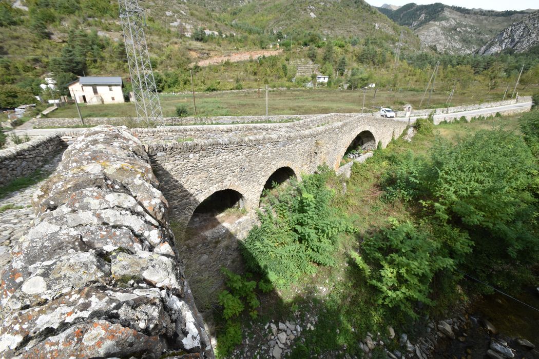 vue partielle du pont, rampe d’accès est