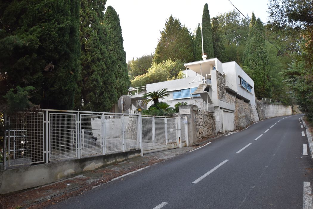 vue partielle des façades depuis la rue