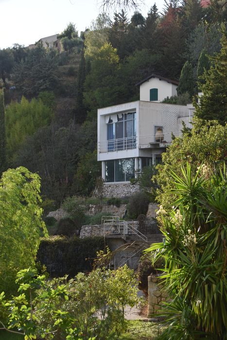 façade sud-est sur jardin, vue partielle