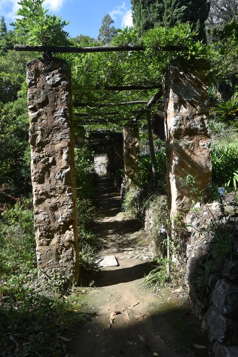 vue partielle du jardin