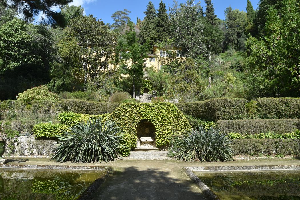 vue générale du jardin depuis le Sud-Ouest